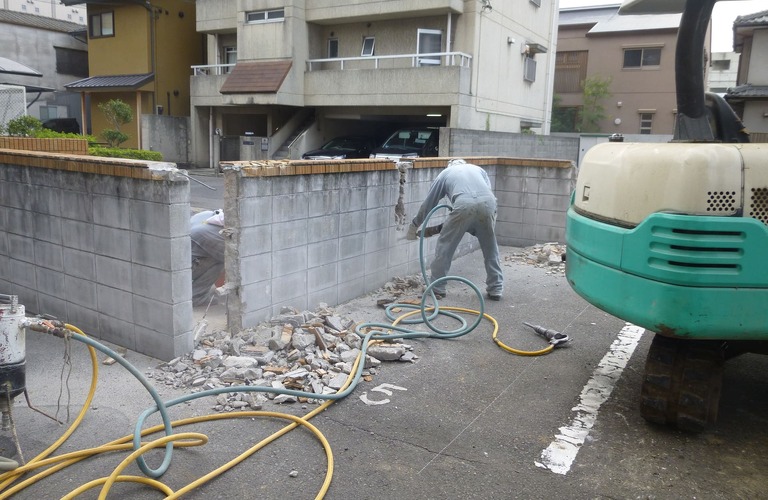 塀も処理 | 東京都東大和市の産業廃棄物なら株式会社アサヒ産業